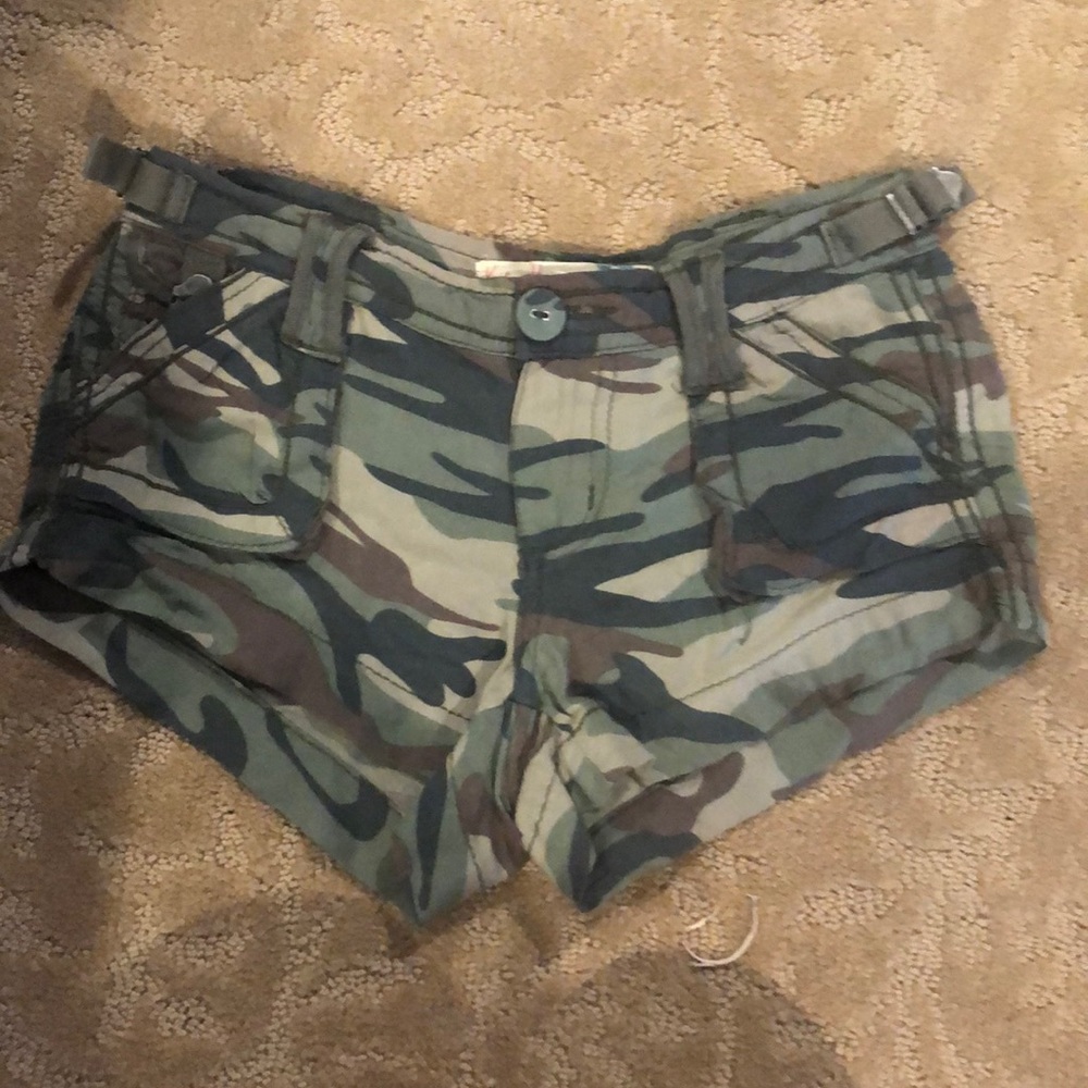 Camo Print Girls' Short Shorts - Green